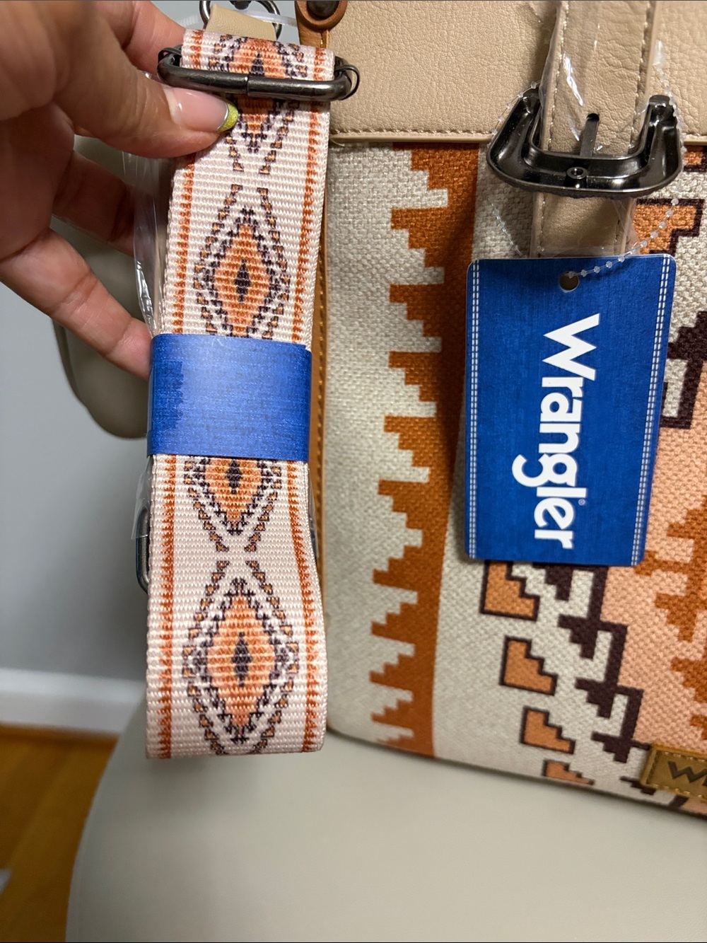 Wrangler Beige & Tan Southwestern Tote Bag - Picture 4 of 12